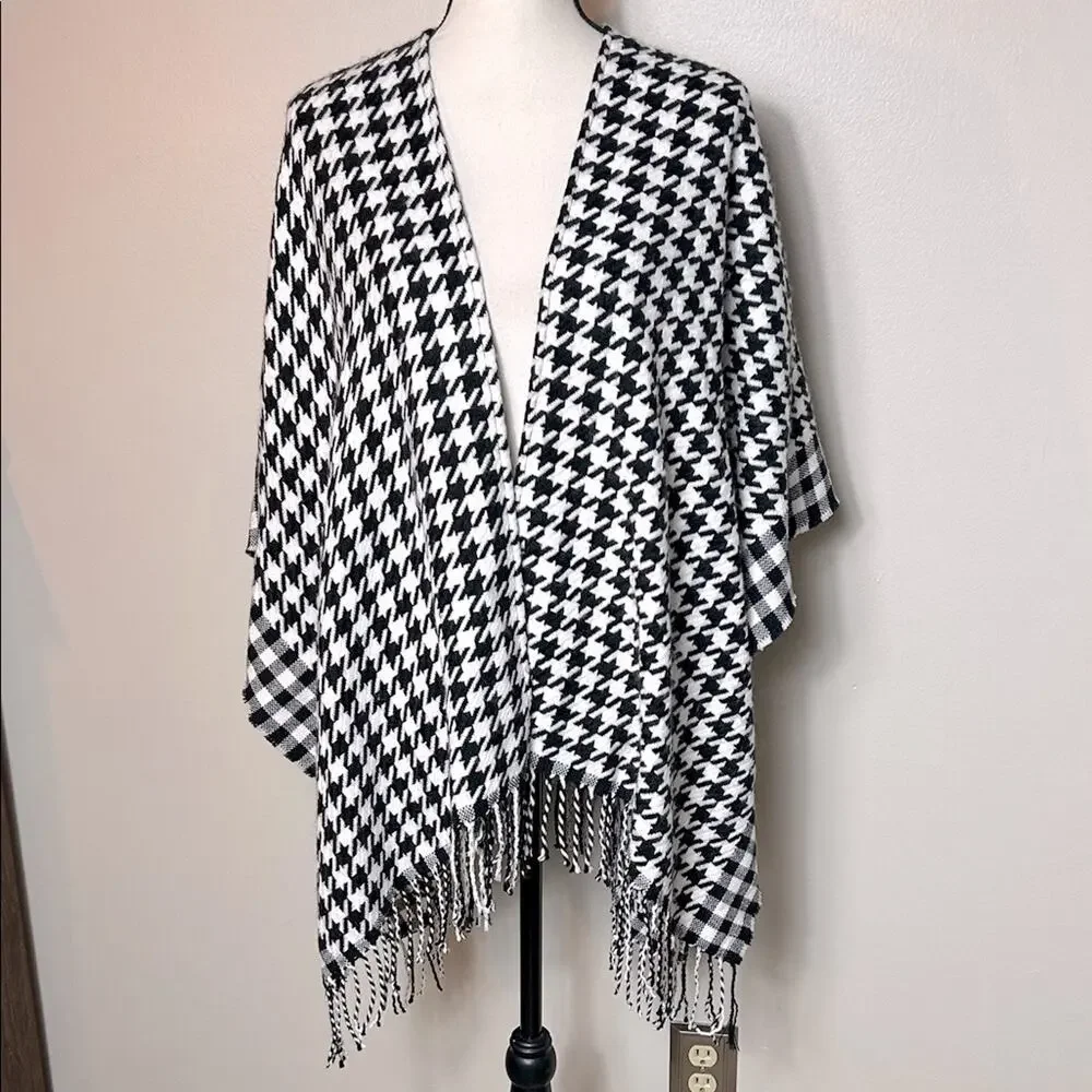 NEW Chico’s black white houndstooth checked fringe sweater shawl